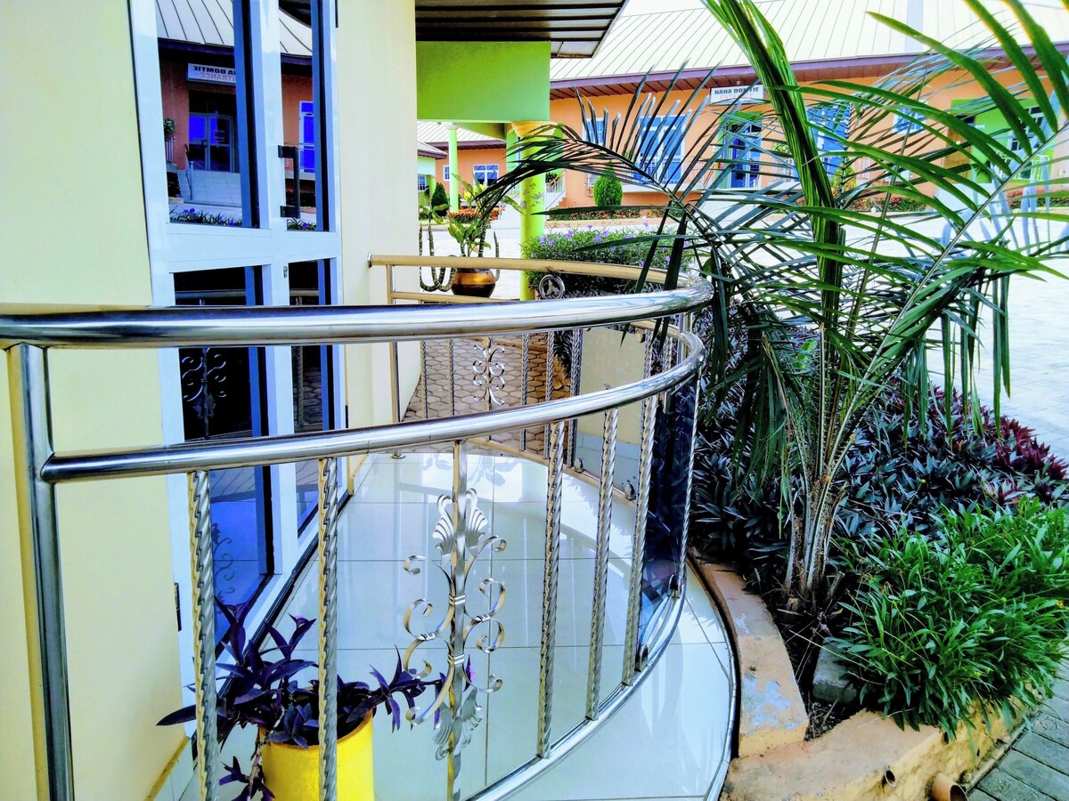 Renajoe Exclusive Centre 2