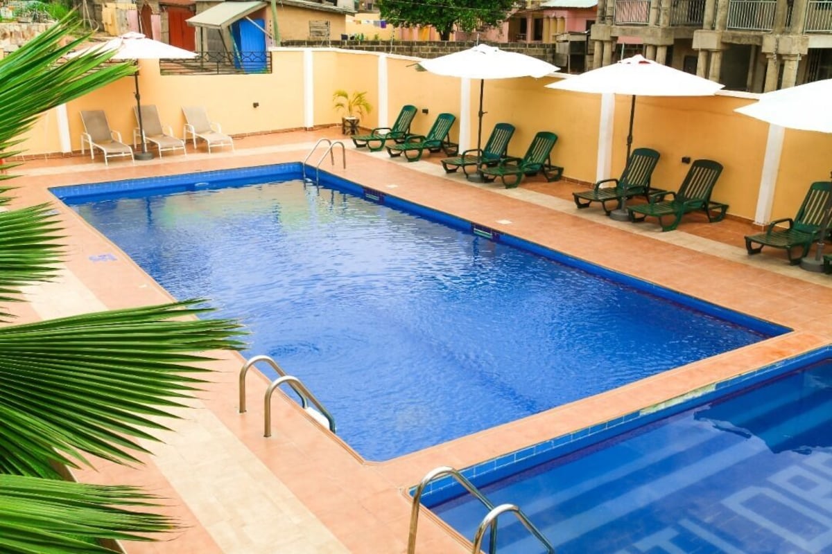 HILLS HAVEN HOTEL